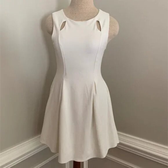 Monteau Sleeveless Fit and Flare Dress with Cut Out Detail Size Medium - Picture 5 of 8